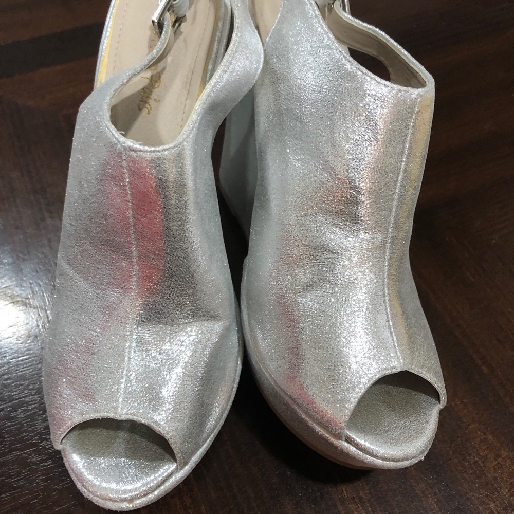 Gorgeous! silver dressy wedges excellent condition